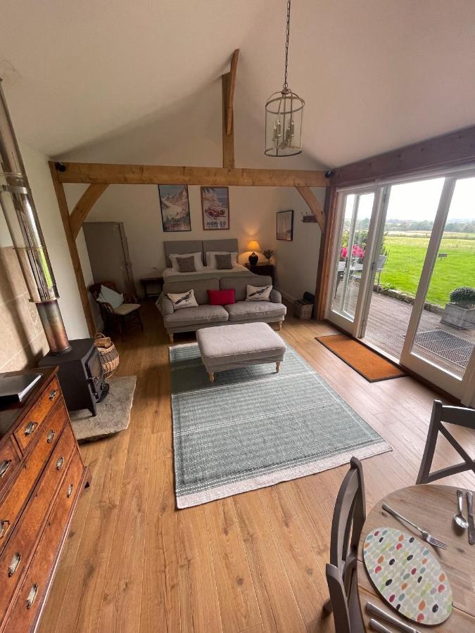 Stunning Cabin With Incredible Views Near Goodwood Rogate エクステリア 写真
