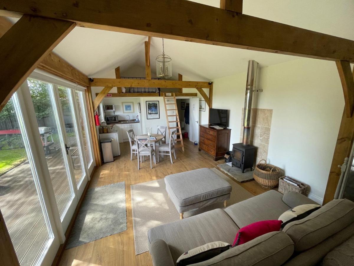 Stunning Cabin With Incredible Views Near Goodwood Rogate エクステリア 写真